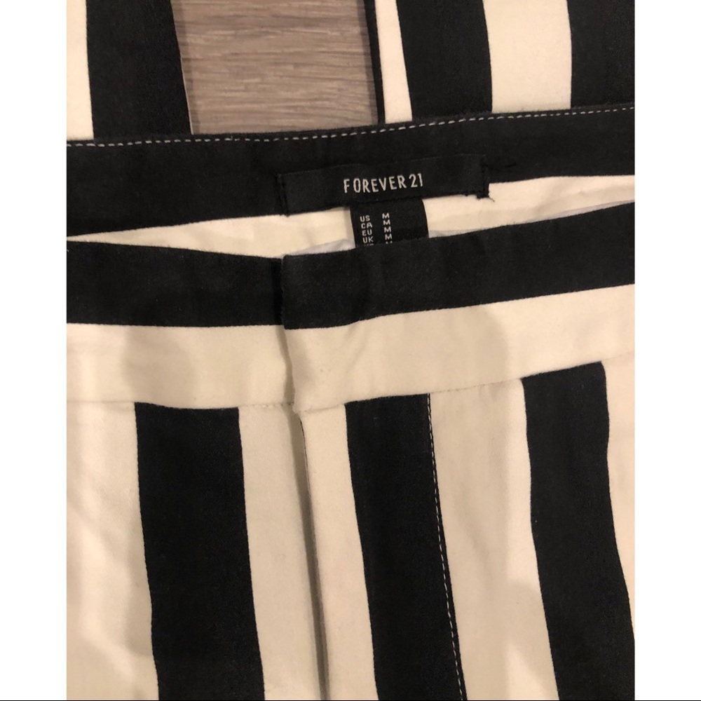 💥🖤Black and white skinny dress pants. 🖤💥 - Picture 4 of 4